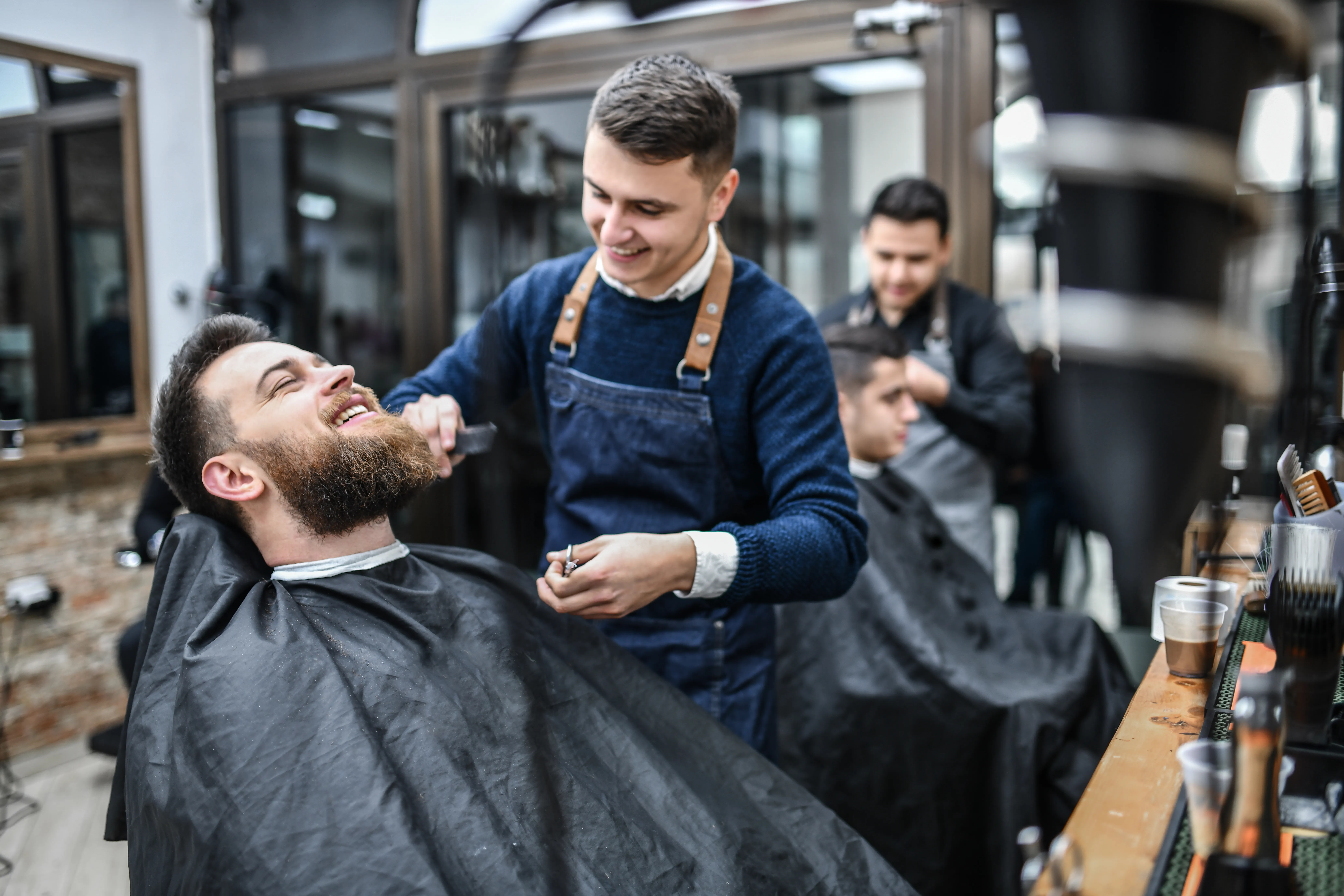 How much do barbers make in the UK?