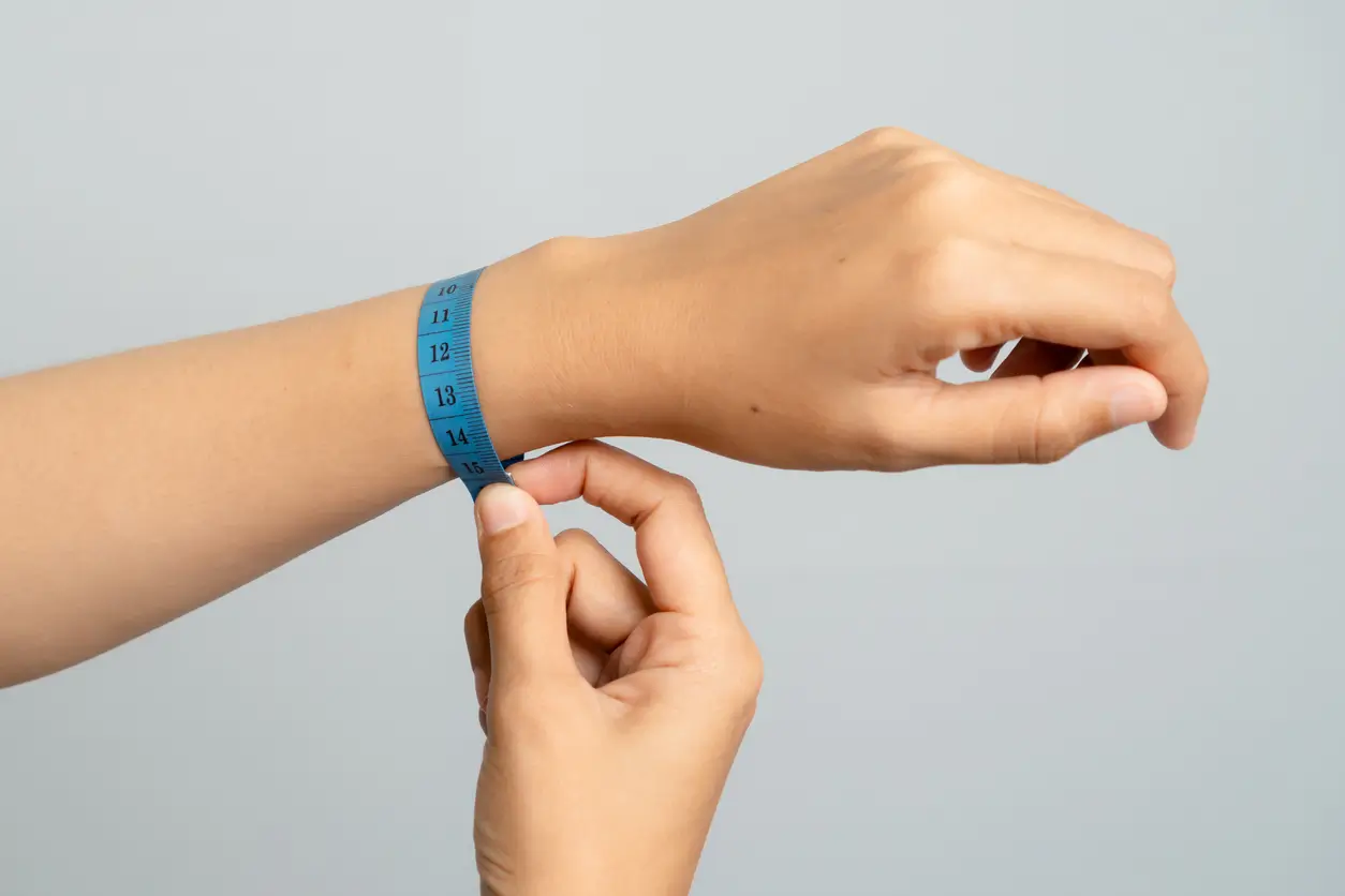 How to measure wrist size for watches