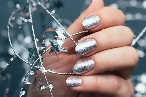woman's hand with sparkle nails